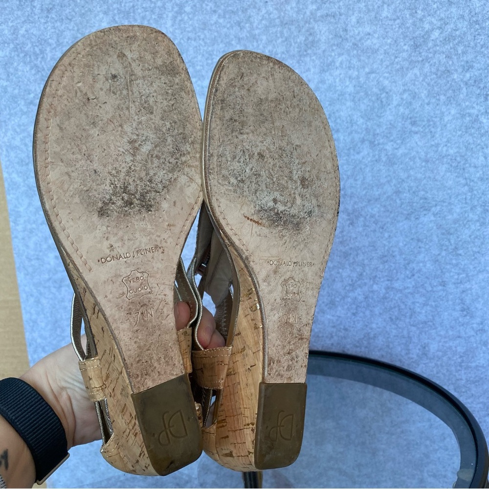 D16 Donald J Pliner Dori wedge sandals cork metallic 7.5N - Picture 9 of 14